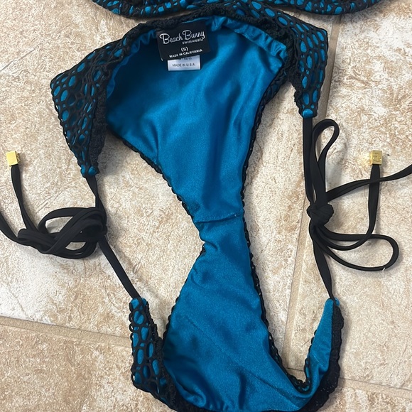 Beach bunny Love Her Madly bikini - like new - Picture 4 of 6